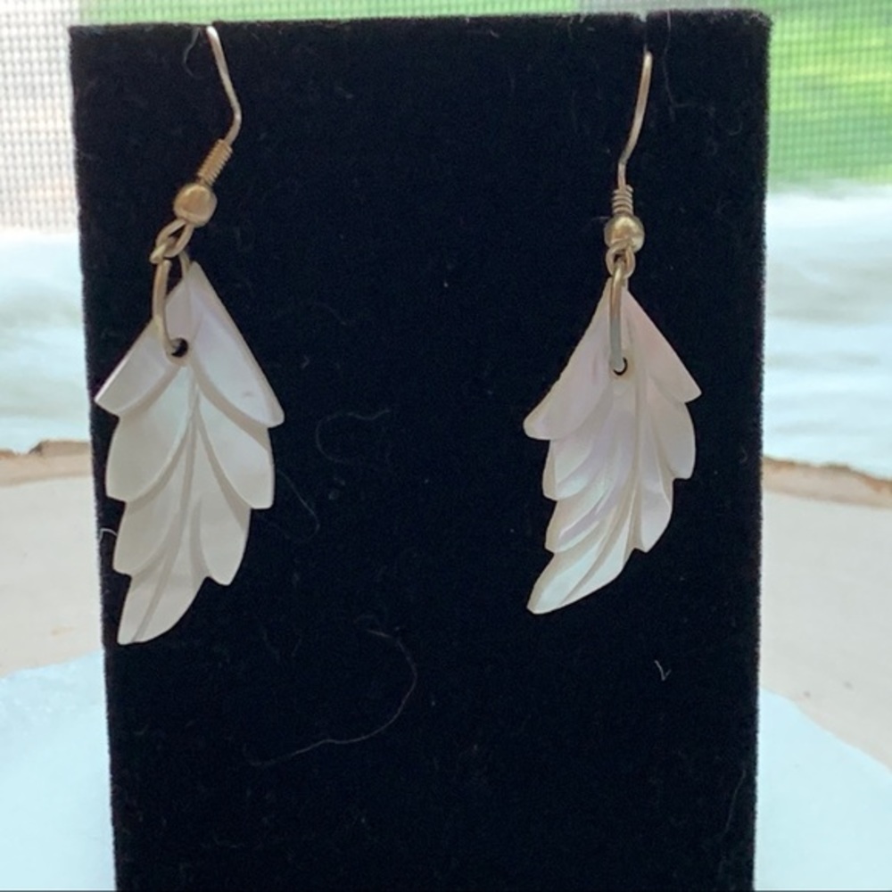 Mother of Pearl Dangle Earrings New Old Stock - Picture 13 of 17